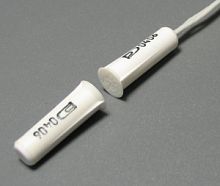 ИО-102-15/1 датчик магнитоконтактный миниатюрный врезной (длина 21мм, ф 6мм)